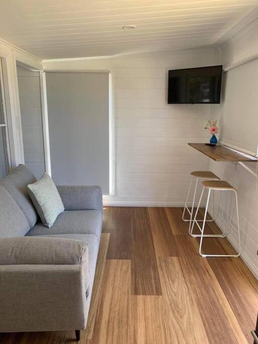 The Wandering Duck - Heritage Tiny House Strahan Eksteriør billede